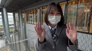 公●トイレ、激しい人通りの中、カーセックスで犯される！！完全初撮影、人生初めての中出し！『個人撮影』個撮オリジナル３５６人目