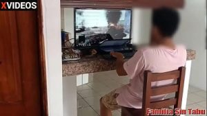 La puta de mi hermanastra me convense para cogerla tengo sexo con mi hermanastra