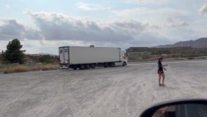 Recojo a Española Haciendo autoestop y SE Masturba para MI