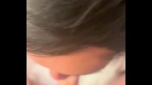 Un alemán maduro casado con hijos me folló mientras su mujer no estaba en la casa. Porno gay peruano casero con maduro casado en Europa