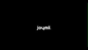 Cute solo gal provides enjoyment to her twat with deep toying