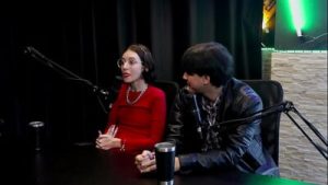 Se exibiu de lingere depois de responder em quem mama, senta e passa – Yastrixx & Dixon (WATCH ON: SHEER/RED)