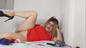 Vivi Guedez – All in the hair.