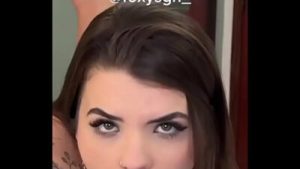 Essa é a Foxy , tem a carinha de fofa, mas é uma putinha!  Geme alto, fala muita safadeza, deixa vc mandar foto do …