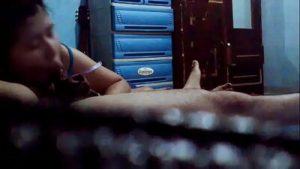 Pinay New Scandal – huli si misis na sumusubo at nagpapatira sa pwet huli sa hidden cam