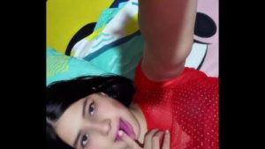 Mi madrastra no tiene sexo desde hace tiempo y se masturba( CASERO REAL)