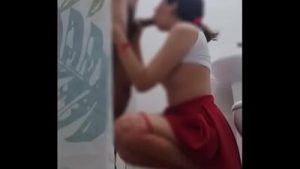 hermanastra hace entrar a su profesor a casa y follan rico