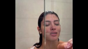 I felt so horny that I masturbated in the shower-SALOMÉ GIL