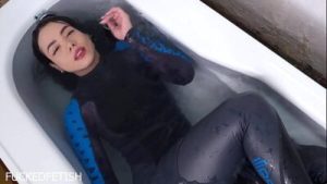 Hot Moonblack underwater submissive bondage