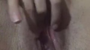 Abri toda minha bucetinha estava toda molhada