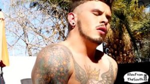 Amateur gay jock wanks off solo outdoors