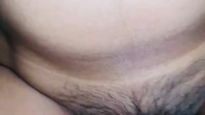 ඇගිල්ල ගහ ගහ ඉද්දි  මාට්ටු වෙලා හොදට හුකා ගත්තා