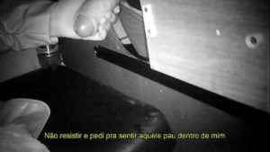 GLORY HOLE – UM PAU GROSSO ME COMEU GOSTOSO NA BALADA LIBERAL