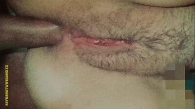 Le pago al taxi de Uber el viaje con una mamada, me calienta y dejo que me dé anal