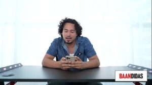 Luisito tefornica esta listo para follarse a su asistenta en su primer unboxing porno.