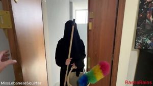 MissLebaneseSquirter – خادمة لبنانية شرموطة بتلعب بطيزها وكسها وتفوت جزر وباذنجان من أجل فلوس