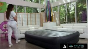 NURU MASSAGE – Perfect Masseuse Nicole Doshi Melts Away Worries With A Hot Massage SPANISH SUBTITLES