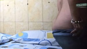 Sexo por dinero real: Mamá soltera culona es abordada en la calle mientras regresaba a su casa y acepta coger con pervertido por dinero en efectivo.