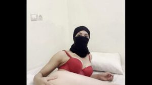 Shy Hijab Arab Girl in Niqab Slowly Masturbates and Rubs Her Juicy Pussy