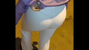 VENEZOLANA MADURA EN LA CALLE