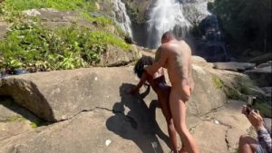 BASTIDORES E VÍDEO AMADOR COM A PRETINHA DE VEJA COMO QUE É UM BASTIDORES (COMPLETO NO RED E NO CHER)