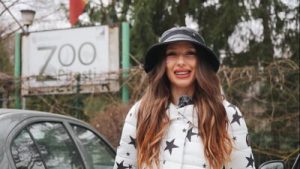 Car Sex & Hot Tub Delights, Adventure’s Best by Laura Quest S02E02