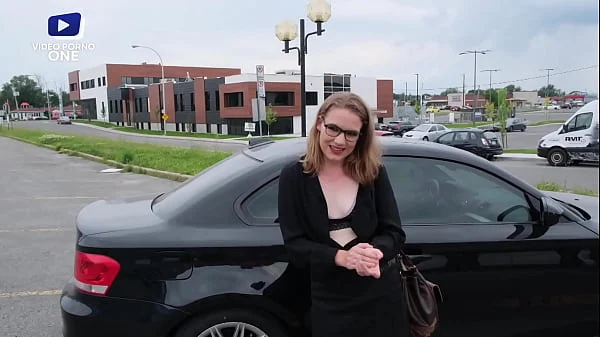 De la belle lingerie et du sperme sur son visage car elle adore ça!