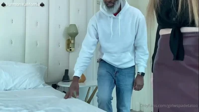 Harmoni Kalifornia Virtual Reality Cuckold Session Creampie with Shaundam