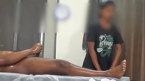 spa lady SHOCKED seeing customer dick