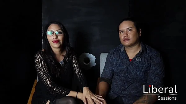 LILITH HOTWIFE ES FOLLADA EN NUESTRO GLORY HOLE ENFRENTE DE SU ESPOSO