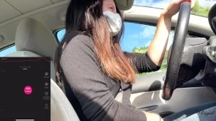 Un abonné contrôle mon lush pendant que je conduis. Je suis obligée de m’arrêter pour jouir!