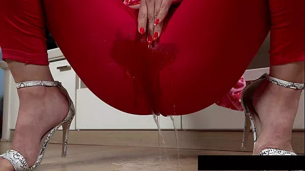 Wet And Pissy – Sensual MILF