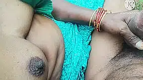 Aunty Doing Hand Fuck In The Jungle