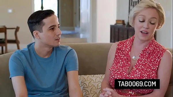 Busty stepmom Dee Williams have sex with her stepson to settle quickly in the new family