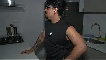 Compañero de trabajo se folla a mi mujer cuando se va la luz en casa, ¿como se atreve?