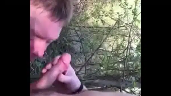 Я сосу на гей пляже