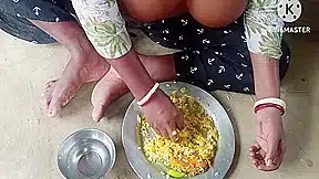 Desi Bhabhi Ne Machhi Chawal Khaya