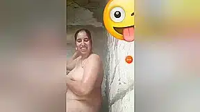 Desi Bhabhi Shows Her Bathing On Vc 2
