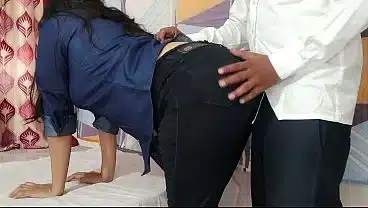 हॉट फीमेल बॉस ने होटल में अपनी XXX चूत की संतुष्टि के लिए नए कर्मचारी को बहकाया, देसी हिंदी ऑडियो सेक्स