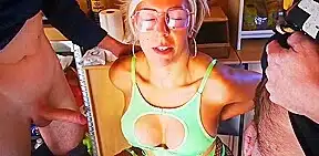 il me fait sucer des mecs dans le cabanon en portant de la lingerie