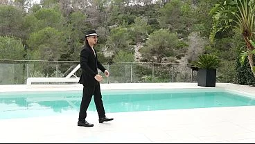 Italian Multimillionaire Falls for Maid and There’s a Wild Threesome – Luna Black