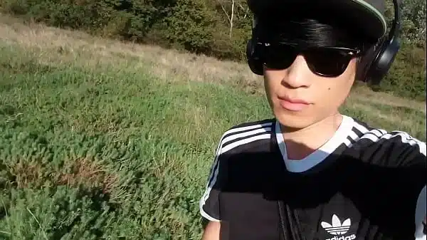 Jon Arteen pulls out his beautiful penis and urinates outdoors. Asian gay pornography featuring an effeminate young man.