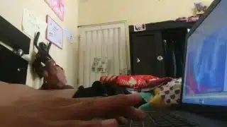 Me la jalo mientras veo xxx En casa cuando estoy solo