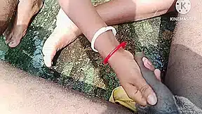 Pados Ki Bhabhi Ki Chudai Ki Outdoor