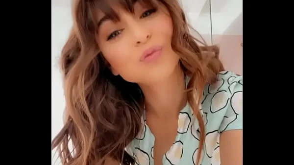 Riley Reid showing her big ass