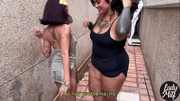 Se llevó a la universitaria de la fiesta a un callejón y follaron muy bien (Subtitulado en español)