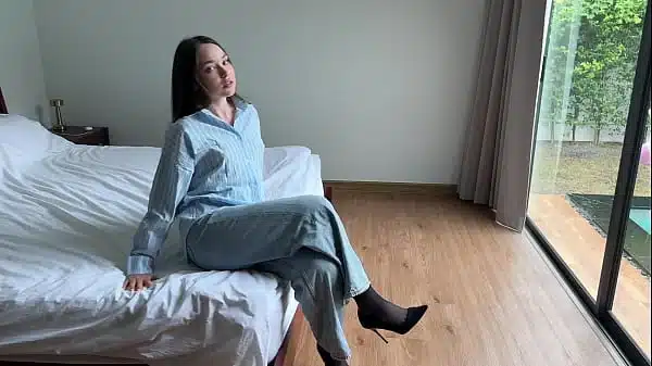 Sexy Foot Fetish Babe In Jeans Gives Blowjob & Hard Fuck