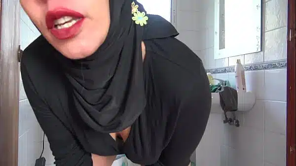 turkish bisexual milf pissing from her hairy pussy