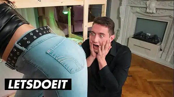 Ukrainian Beauty Mary Bambola Has Her Tight Twat Rammed By Stranger – HORNY HOSTEL