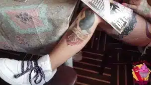 Vende cose porta a porta